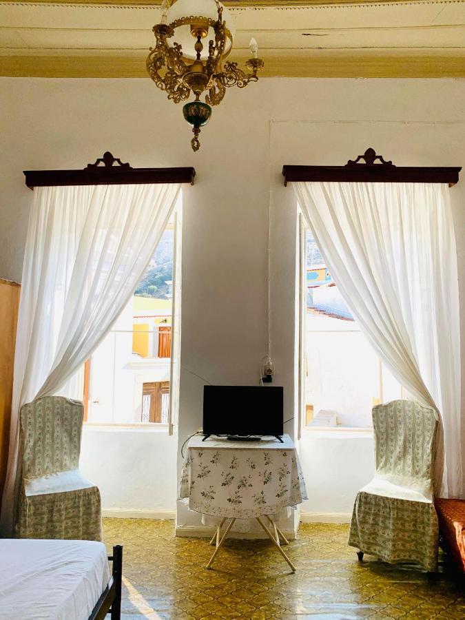 Marthas Traditional House Сими Екстериор снимка