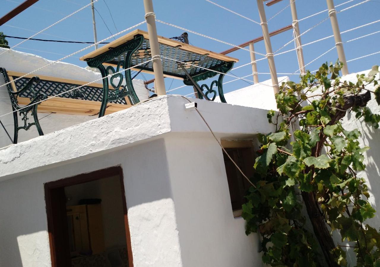 Marthas Traditional House Сими Екстериор снимка